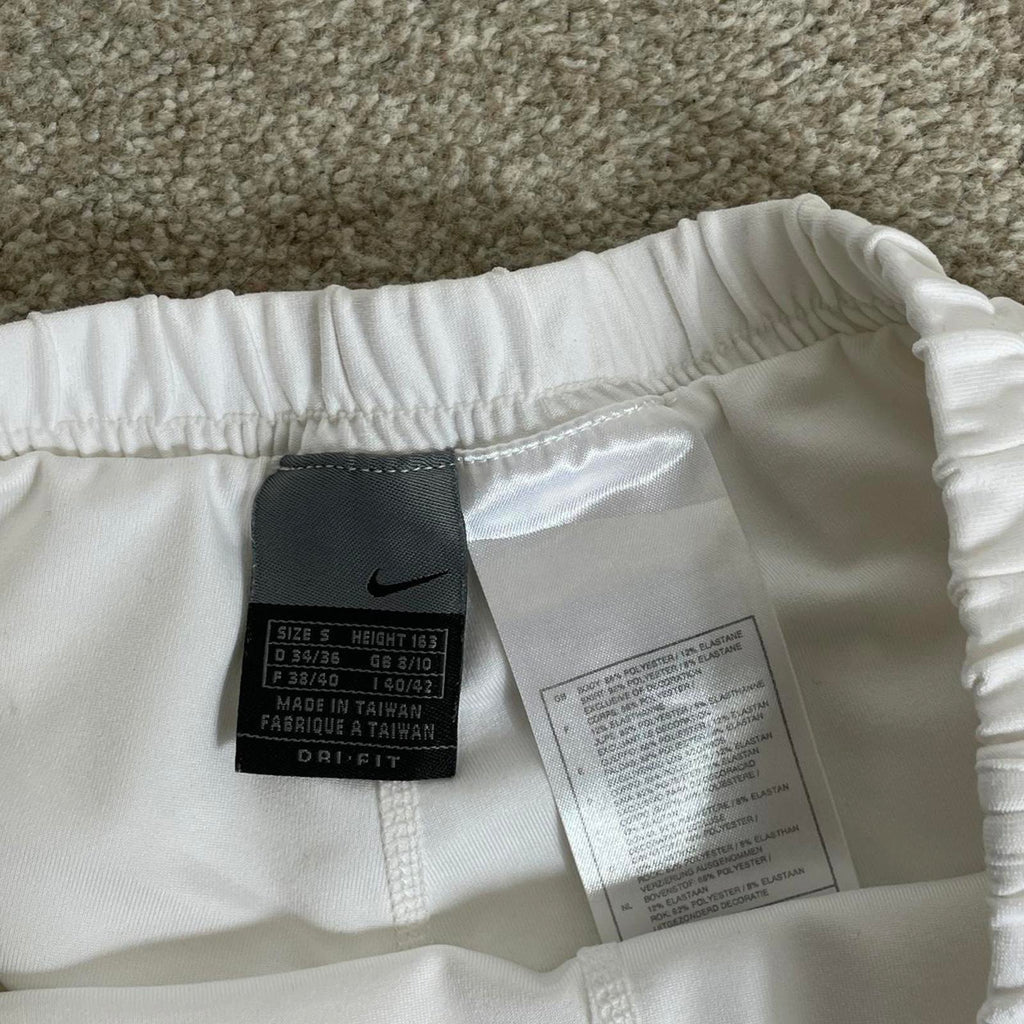 Nike White tenis skirt with built in shorts