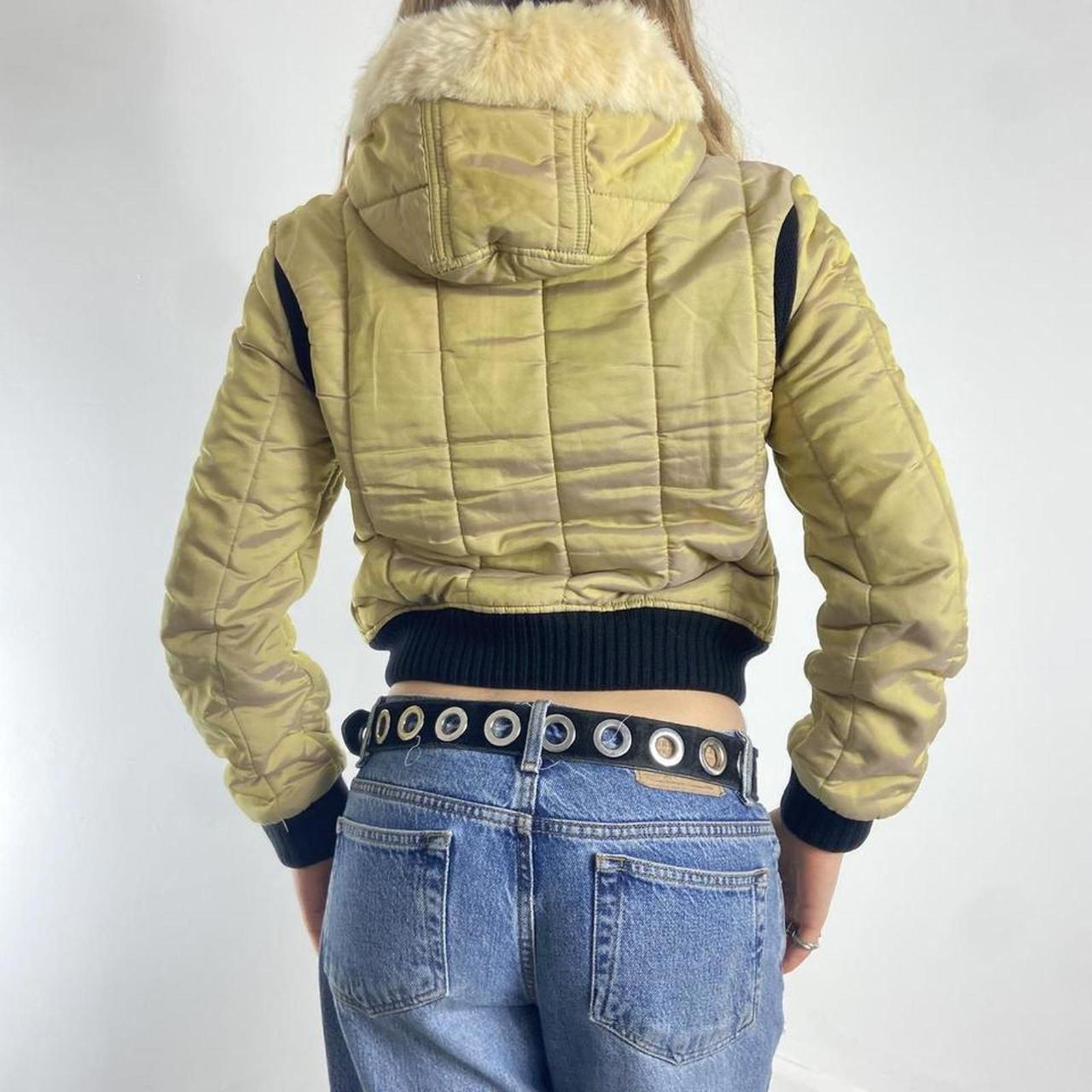 Vintage irradecant mustard cropped puffer jacket, hooded with thick black wasit band.
