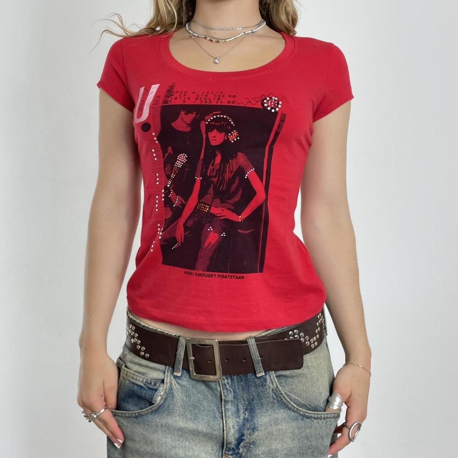Red v neck graphic cotton fitted tee
