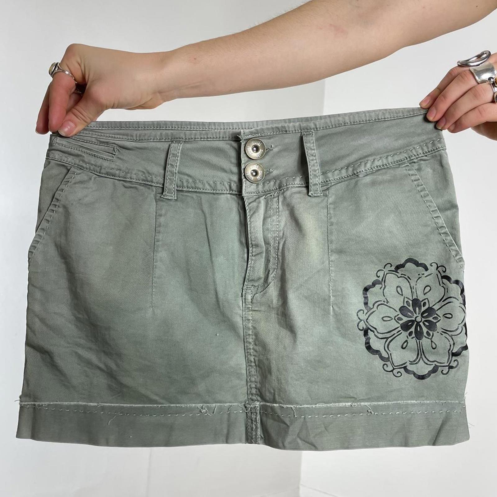 Y2k kahki micro skirt with flower print
