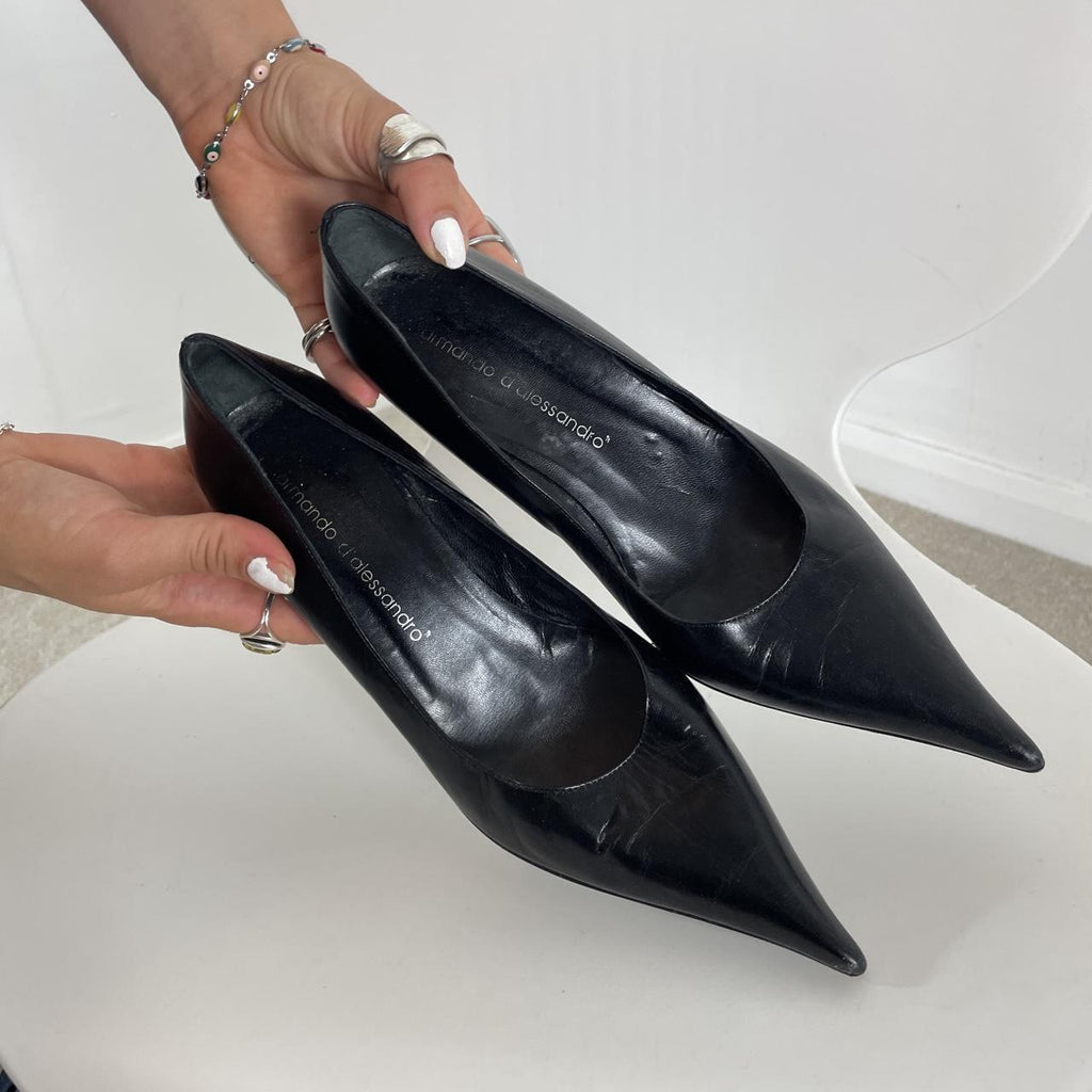 Black pointed kitten heels