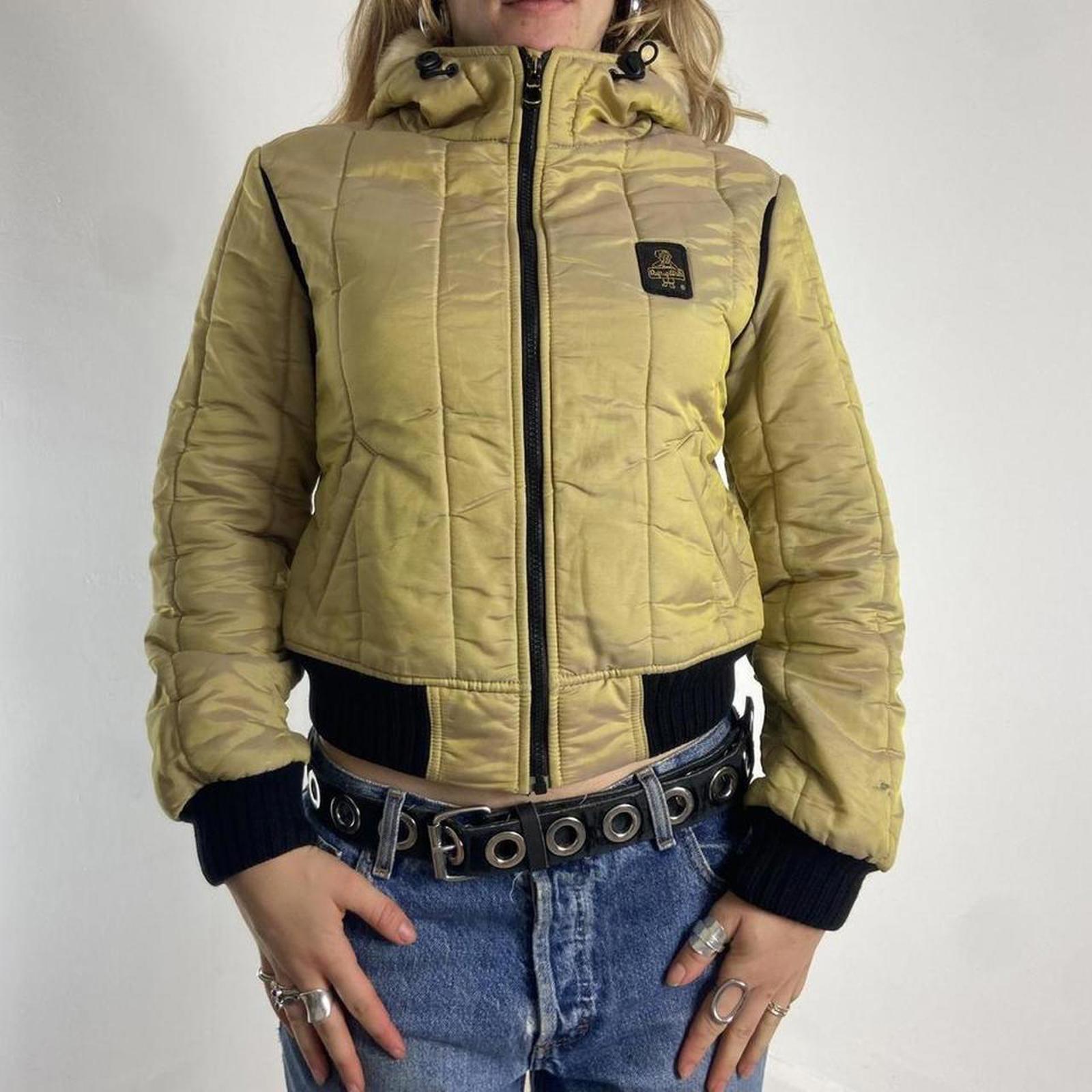 Vintage irradecant mustard cropped puffer jacket, hooded with thick black wasit band.