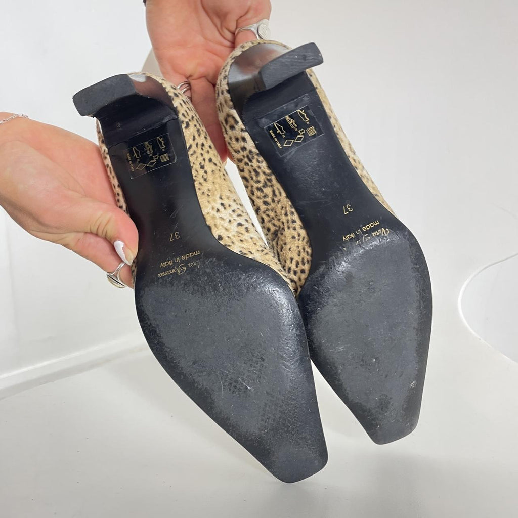 Insane vintage leopard print kitten heels