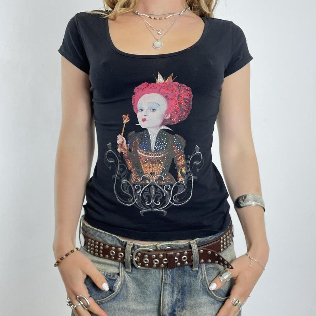 Queen of hearts black graphic fitted tee