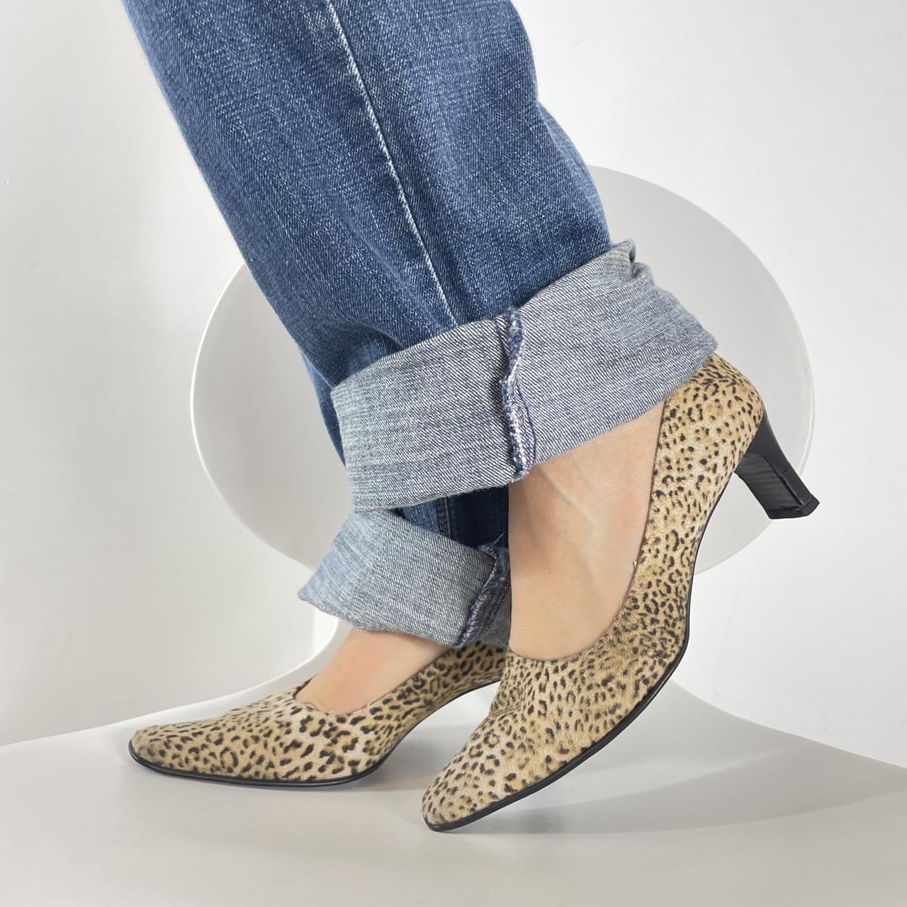 Insane vintage leopard print kitten heels
