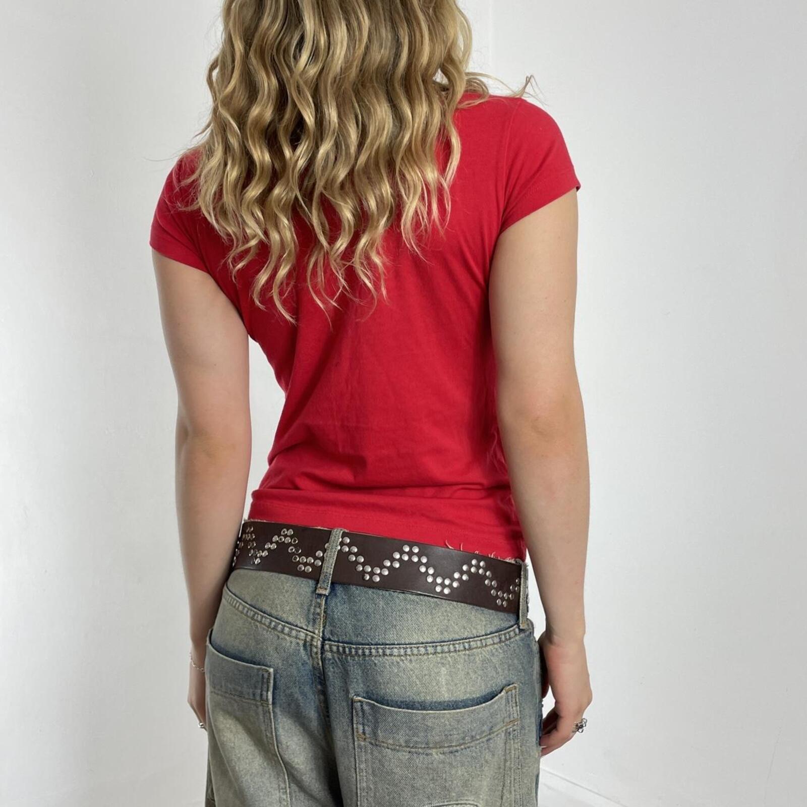 Red v neck graphic cotton fitted tee