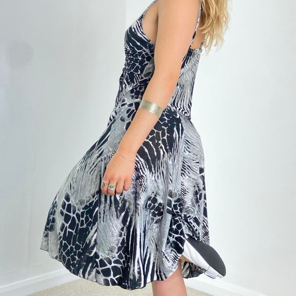 Vintage black and white patterened midi dress !!