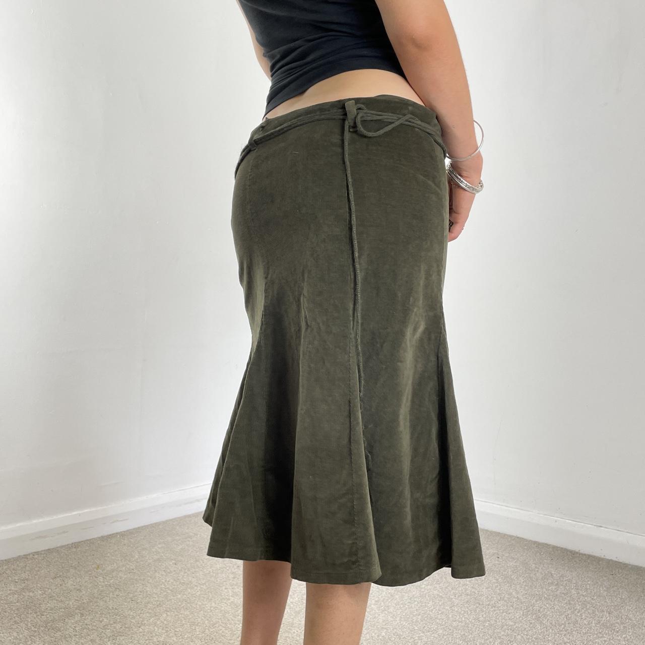 00's kahki cord midi skirt with a belt and wooden loop