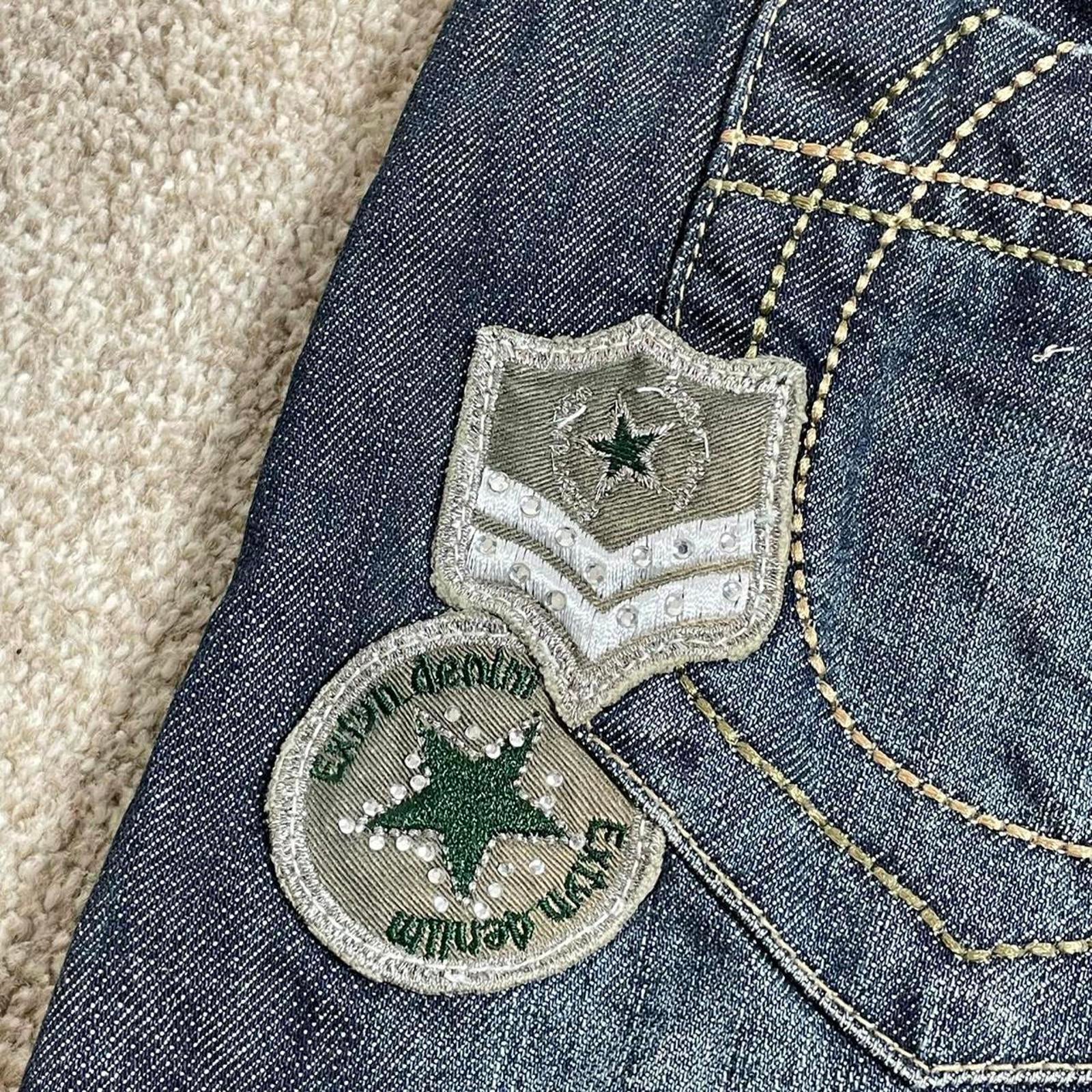 Y2K denim lowrise pleated contrastiching mini skirt with patches embroided on the back