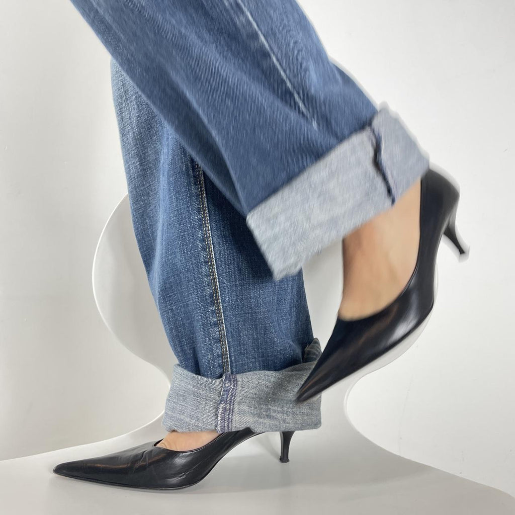Black pointed kitten heels