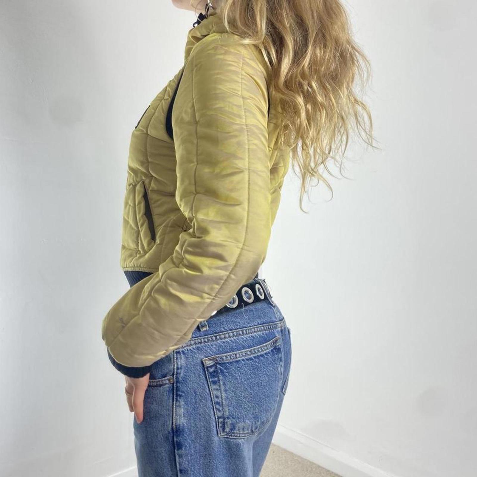 Vintage irradecant mustard cropped puffer jacket, hooded with thick black wasit band.