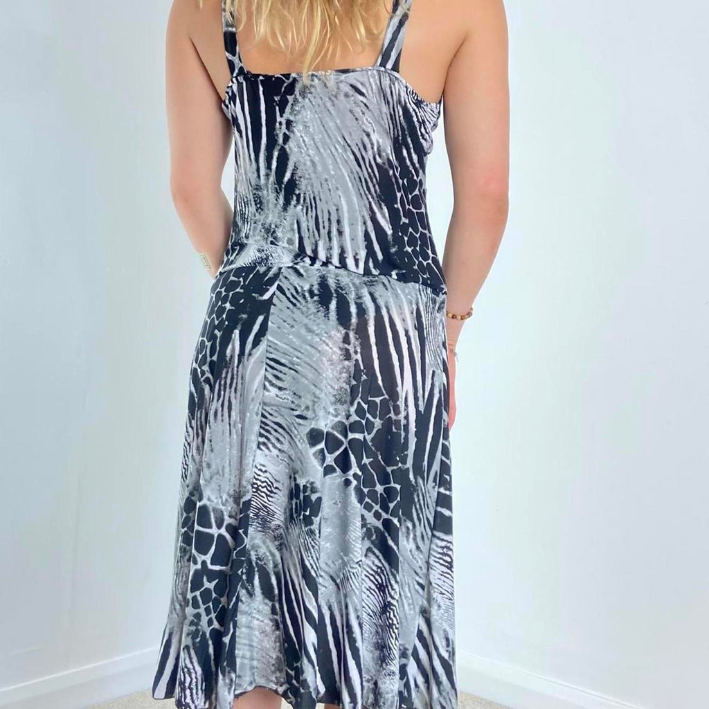 Vintage black and white patterened midi dress !!