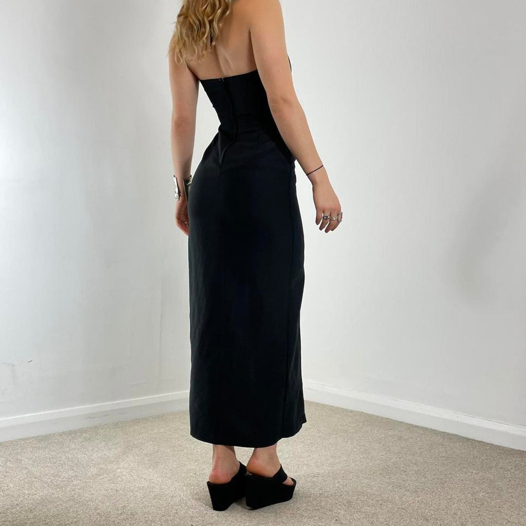 Fitted black evening dress with a split in the leg