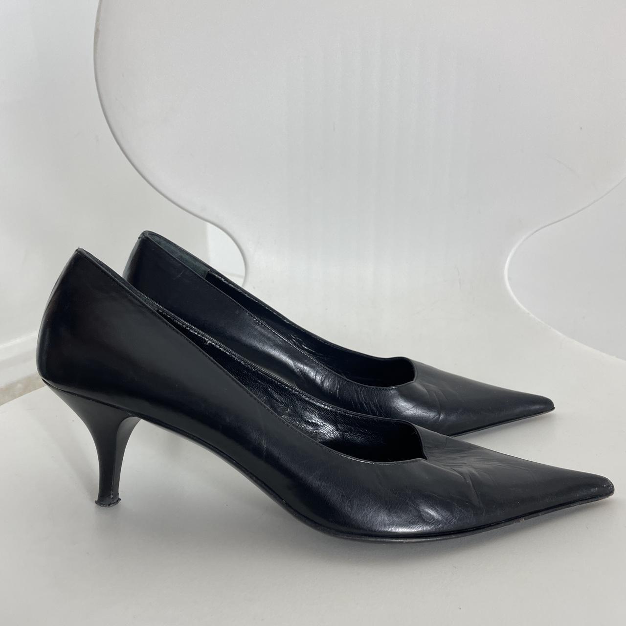 Black pointed kitten heels