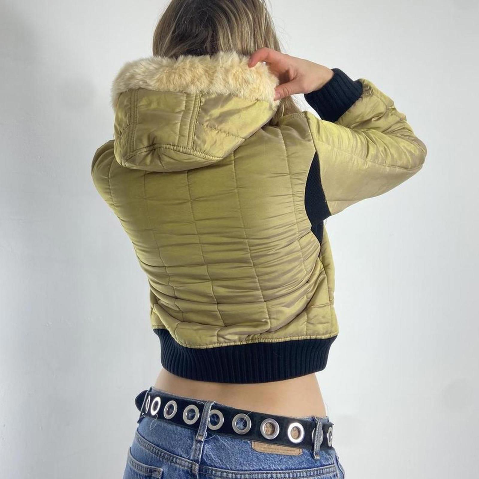 Vintage irradecant mustard cropped puffer jacket, hooded with thick black wasit band.
