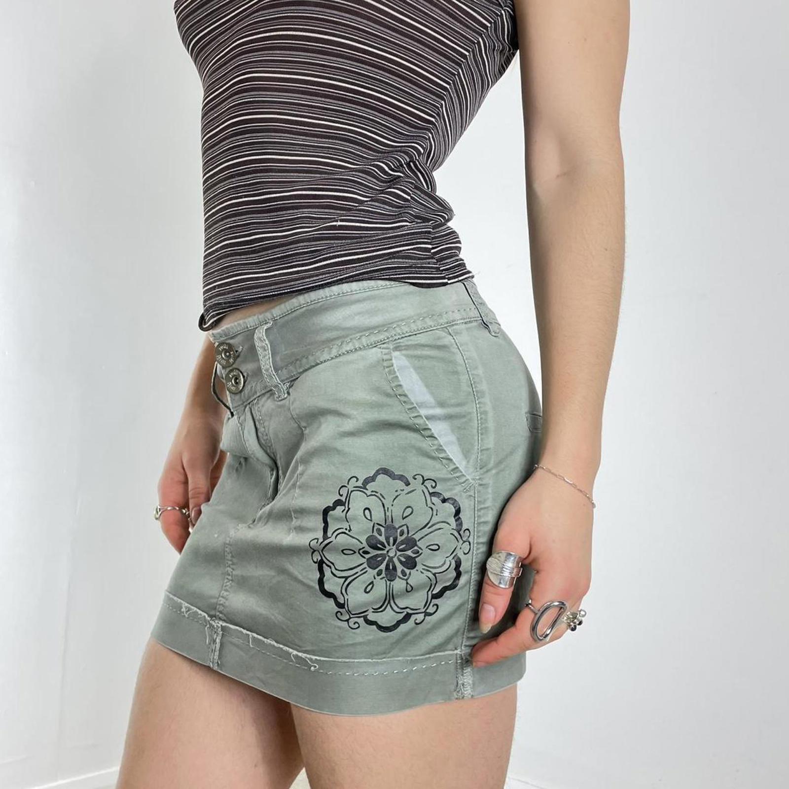 Y2k kahki micro skirt with flower print