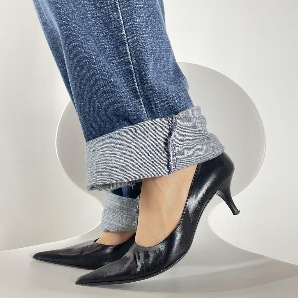 Black pointed kitten heels