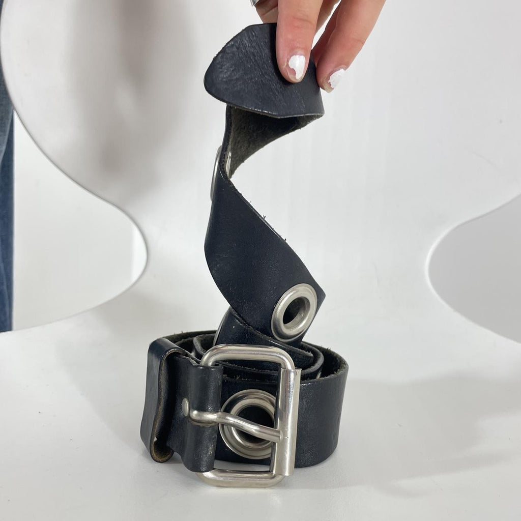 Adjustable belt with grommets black