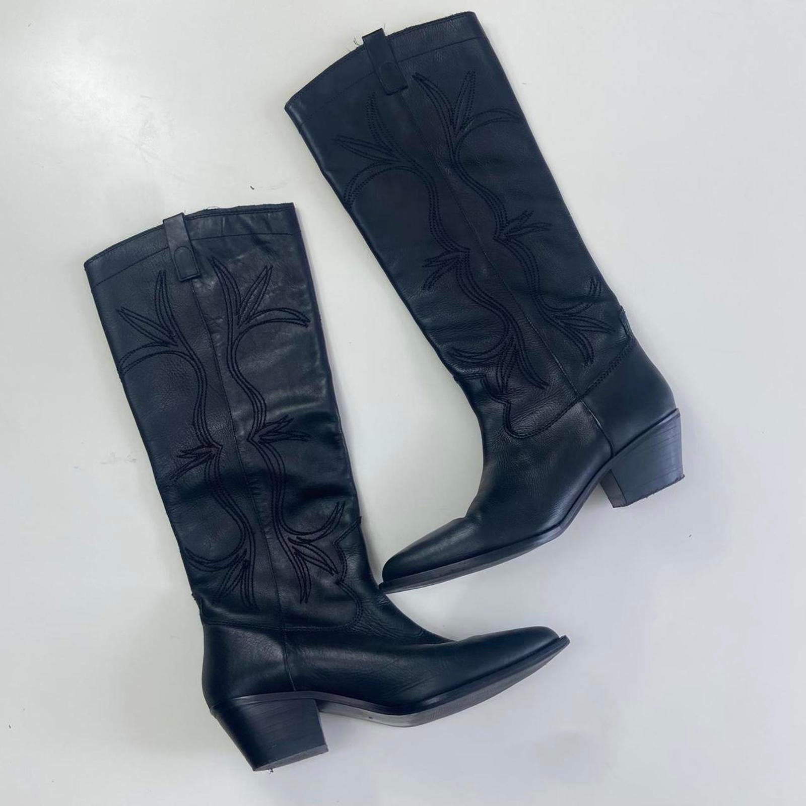 Vintage black patterned cowboy boots
